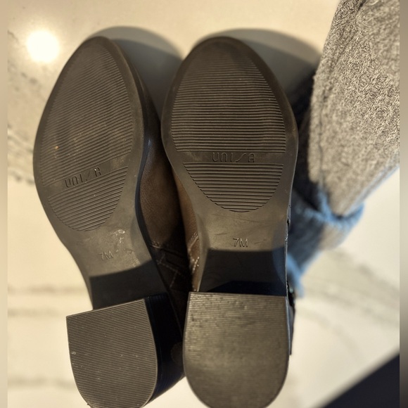 UNISA Woman’s vegan leather Zipper Boots ~ size 7 - Picture 8 of 8